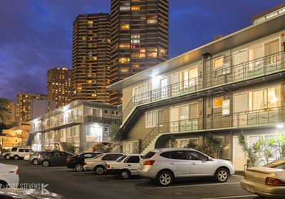 Moana Vista Apartments exterior building and parking lot at night